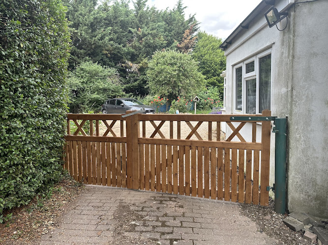 E Reynolds Fencing