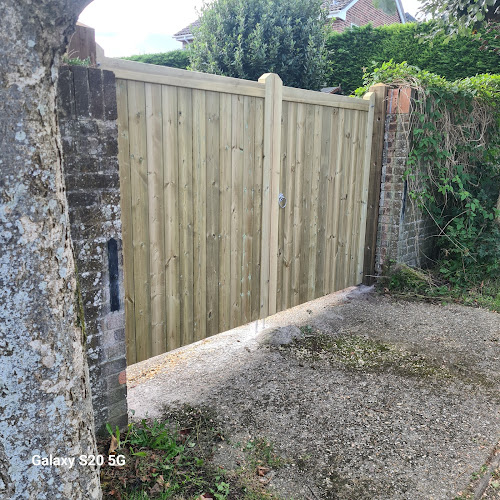 E Reynolds Fencing