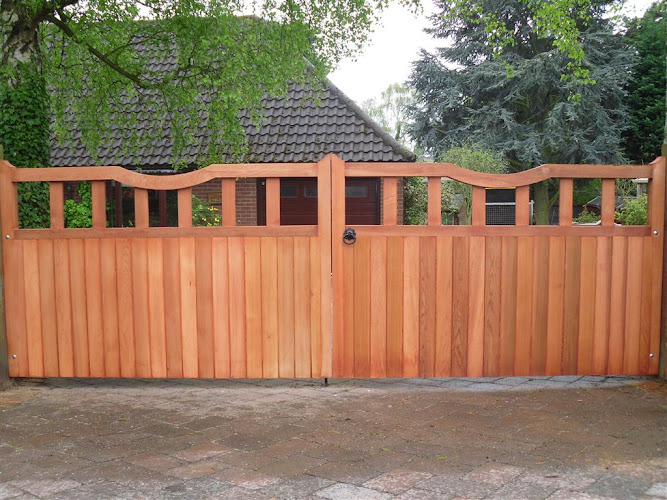 E Reynolds Fencing
