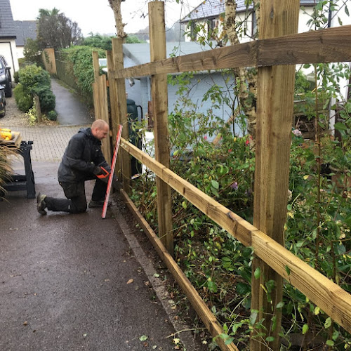 E Reynolds Fencing