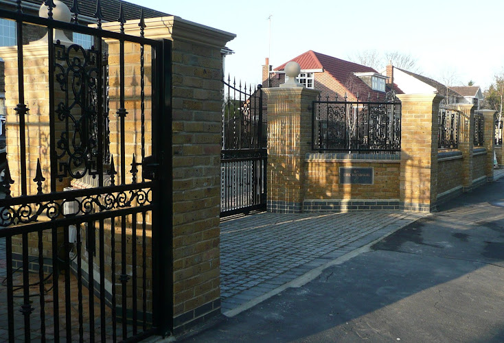 E Reynolds Fencing