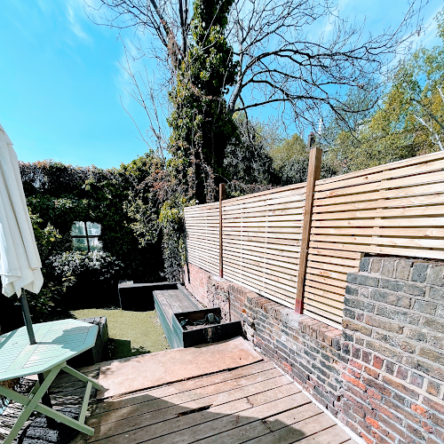 E Reynolds Fencing