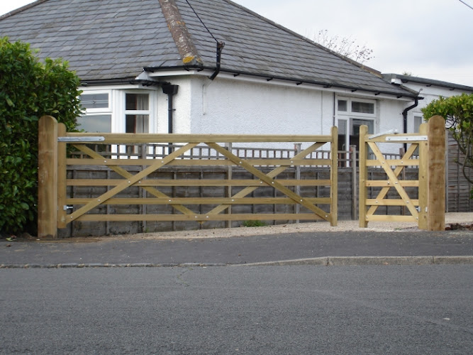 E Reynolds Fencing
